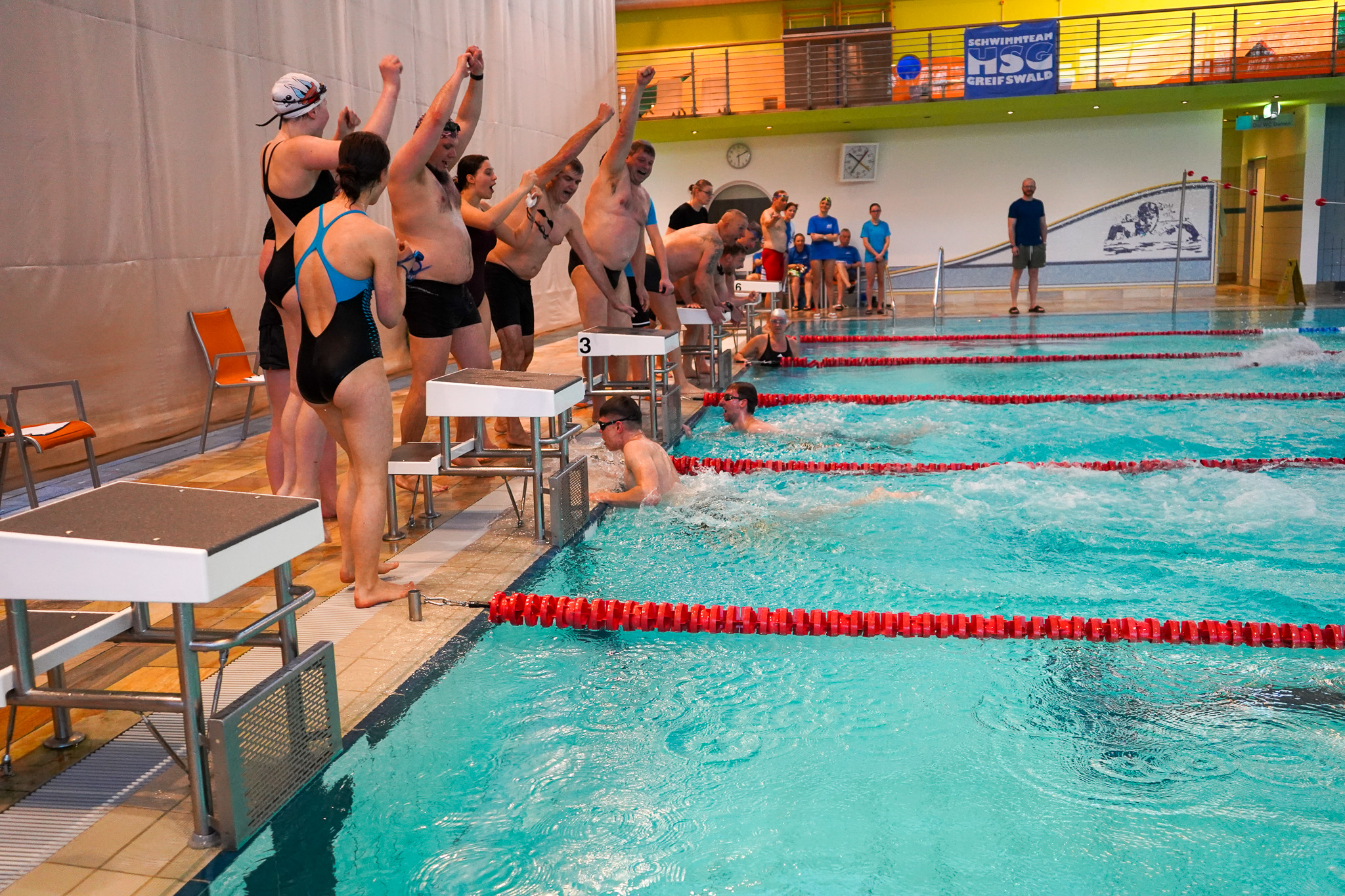 Engagement, das Wellen schlägt